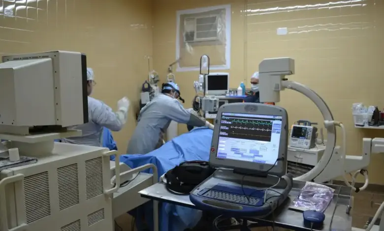Como é a cirurgia de ligamento cruzado posterior