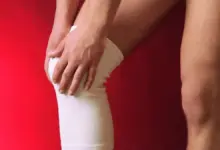 Como tratar edema no joelho