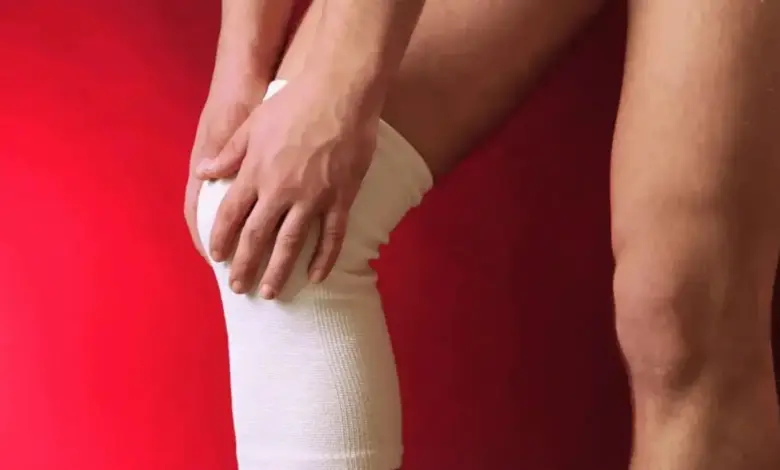 Como tratar edema no joelho