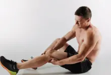 Dor atrás do joelho ao esticar e dobrar a perna