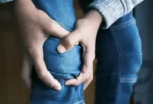 Joelho coçando por dentro