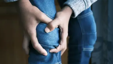 Joelho coçando por dentro