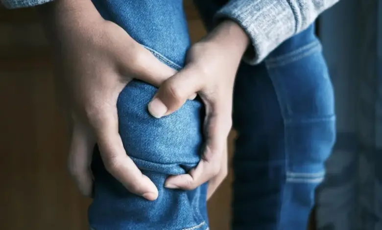 Joelho coçando por dentro